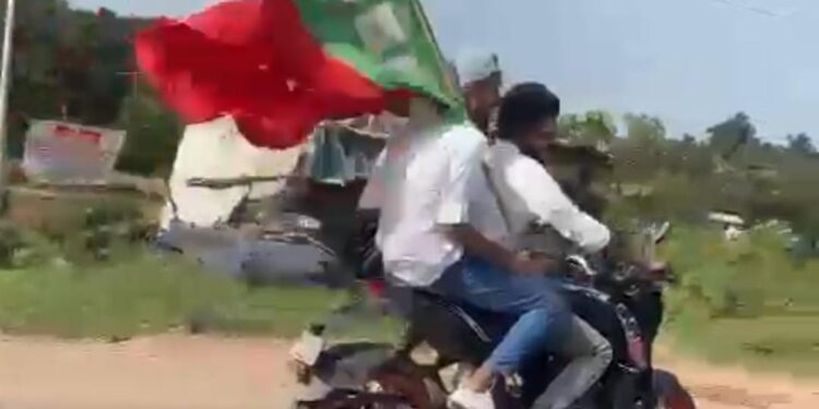 ಎಸ್.ಡಿ.ಪಿ.ಐ. ಸಮಾವೇಶಕ್ಕೆ ತೆರಳುತ್ತಿದ್ದ ಯುವಕರಿಂದ ಪೊಲೀಸರಿಗೆ ಅವಾಚ್ಯ ಶಬ್ದಗಳಿಂದ ನಿಂದನೆ: ಸಾಮಾಜಿಕ ಜಾಲತಾಣಗಳಲ್ಲಿ ವೀಡಿಯೊ ವೈರಲ್ : ಸಾರ್ವಜನಿಕ ವಲಯದಲ್ಲಿ ವ್ಯಾಪಕ ಆಕ್ರೋಶ