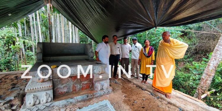 ಮುಂಡೂರು: ವಿವಾದಿತ ನಾಗನ ಕಟ್ಟೆಗೆ ಮಾಣಿಲ ಶ್ರೀ ಭೇಟಿ: ತಕ್ಷಣಕ್ಕೆ ಕಾಮಗಾರಿ ನಿಲ್ಲಿಸುವಂತೆ ಹಾಗೂ ದೈವಜ್ಞರ ಮುಖಾಂತರ ಪ್ರಶ್ನಾಚಿಂತನೆ ನಡೆಸುವಂತೆ ಸೂಚನೆ