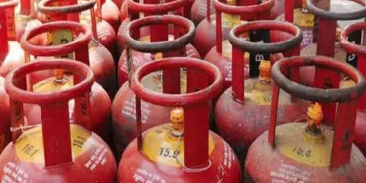 ವಾಣಿಜ್ಯ ಬಳಕೆಯ ಸಿಲಿಂಡರ್ ಬೆಲೆ 102.50 ರೂಪಾಯಿ ಹೆಚ್ಚಳ….!!