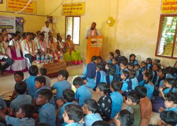 ಬೋಳಂತೂರು: ಹಿರಿಯ ಪ್ರಾಥಮಿಕ ಶಾಲೆಯ ಹಳೆ ವಿದ್ಯಾರ್ಥಿ ಸಂಘದ ವತಿಯಿಂದ  ನೂತನವಾಗಿ ನಿರ್ಮಿಸಲಾದ ಎಲ್.ಕೆ.ಜಿ ಮತ್ತು ಯು.ಕೆ.ಜಿ. ಕೊಠಡಿ ಉದ್ಘಾಟನೆ ಹಾಗೂ ಪುಸ್ತಕ ವಿತರಣಾ ಕಾರ್ಯಕ್ರಮ