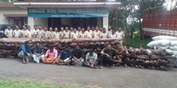 ಮಂಗಳೂರು: ಅಕ್ರಮವಾಗಿ ರಕ್ತ ಚಂದನದ ತುಂಡುಗಳ ಮಾರಾಟಕ್ಕೆ ಯತ್ನ: 7 ಮಂದಿ ಆರೋಪಿಗಳ ಬಂಧನ: 4.15 ಕೋ. ರೂ ಮೌಲ್ಯದ ಸೊತ್ತು ವಶ