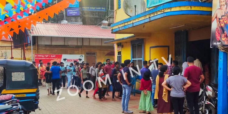 ಪುತ್ತೂರು: ಅರುಣಾ ಚಿತ್ರಮಂದಿರದಲ್ಲಿ ಭರ್ಜರಿ ಸದ್ದು ಮಾಡುತ್ತಿರುವ ‘ರಾಜ್ ಸೌಂಡ್ಸ್ & ಲೈಟ್ಸ್’ : ಪ್ರೇಕ್ಷಕರಿಂದ ಉತ್ತಮ ಸ್ಪಂದನೆ