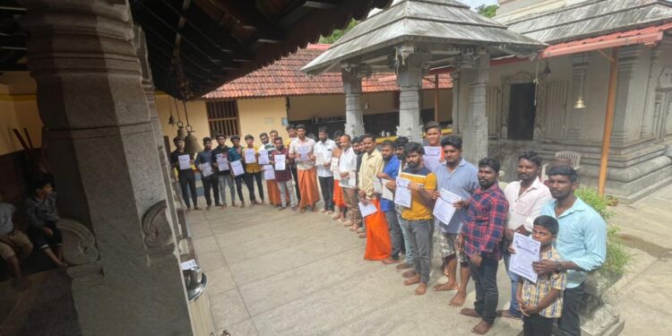 ಮುಂಡೂರು: ಕುಕ್ಕಿನಡ್ಕ ಶ್ರೀ ಸುಬ್ರಾಯ ದೇವಸ್ಥಾನದಲ್ಲಿ ಶನಿ ಪೂಜಾ ಕಾರ್ಯಕ್ರಮದ ಆಮಂತ್ರಣ ಪತ್ರಿಕೆ ಬಿಡುಗಡೆ