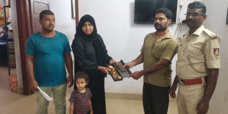 ರುಕ್ಸನಾಗೆ ಚಿನ್ನಾಭರಣದ ಬ್ಯಾಗ್ ಹಿಂತಿರುಗಿಸಿದ ಹೃದಯವಂತ ಆಟೋ ಚಾಲಕ ಮಾಣಿ ಶಂಕರ ನಾರಾಯಣ ಶೆಟ್ಟಿ..!!