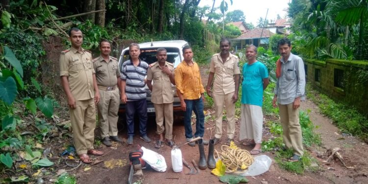 ಉಪ್ಪಿನಂಗಡಿ: ಪುತ್ತೂರು ತಹಶೀಲ್ದಾರ್ ರಮೇಶ್ ಬಾಬು ನೇತೃತ್ವದ ಗೃಹರಕ್ಷಕದಳ ಪ್ರವಾಹ ರಕ್ಷಣಾ ತಂಡದಿಂದ ಅಪಾಯಕಾರಿ ಮರದ ಗೆಲ್ಲುಗಳ ತೆರವು