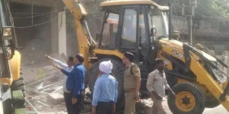 ನೂಪುರ್ ಶರ್ಮಾ ಹೇಳಿಕೆ: ಪ್ರತಿಭಟನೆಯ ರೇಖೆ ದಾಟಿದವರಿಗೆ ಬುಲ್ಡೋಜರ್ ಶಾಕ್: ಅಕ್ರಮ ಕಟ್ಟಡ ಧ್ವಂಸ