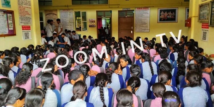 ಉಪ್ಪಿನಂಗಡಿ: ಹಿಜಾಬ್ ವಿವಾದ ಇತ್ಯಾರ್ಥವಾಗದೆ ತರಗತಿಗೆ ತೆರಳುವುದಿಲ್ಲ ಎಂದು ವಿದ್ಯಾರ್ಥಿಗಳ ಪ್ರತಿಭಟನೆ..!!