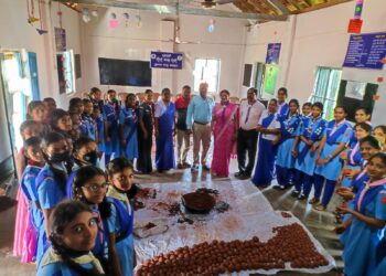 ಪುತ್ತೂರು: ಭಾರತ್ ಸ್ಕೌಟ್ಸ್ ಮತ್ತು ಗೈಡ್ಸ್ ವತಿಯಿಂದ ಬೀಜದುಂಡೆ ತಯಾರಿ ಕಾರ್ಯಕ್ರಮ