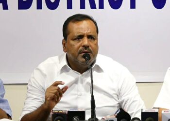 ಹಿಜಾಬ್ ವಿದ್ಯಾರ್ಥಿನಿಯರು ಒಮ್ಮೆ ವಿದೇಶಕ್ಕೆ ಹೋಗಲಿ, ನಮ್ಮ ದೇಶದ ಮಹತ್ವ ಗೊತ್ತಾಗುತ್ತೆ- ಯು.ಟಿ.ಖಾದರ್