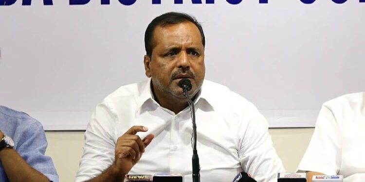 ಹಿಜಾಬ್ ವಿದ್ಯಾರ್ಥಿನಿಯರು ಒಮ್ಮೆ ವಿದೇಶಕ್ಕೆ ಹೋಗಲಿ, ನಮ್ಮ ದೇಶದ ಮಹತ್ವ ಗೊತ್ತಾಗುತ್ತೆ- ಯು.ಟಿ.ಖಾದರ್