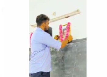 ಮಂಗಳೂರು: ಹಿಜಾಬ್‌ನಿಂದ ಸುದ್ದಿಯಾಗಿದ್ದ ವಿವಿ ಕಾಲೇಜ್‌ ಕ್ಲಾಸ್‌ನಲ್ಲಿ ‘ಸಾರ್ವಕರ್‌’ ಫೋಟೋ: ವೀಡಿಯೋ ವೈರಲ್‌