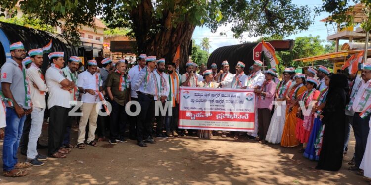 ಪುತ್ತೂರು: ಉಪ್ಪಿನಂಗಡಿ-ವಿಟ್ಲ ಬ್ಲಾಕ್ ಕಾಂಗ್ರೆಸ್ ಕಾರ್ಮಿಕ ಘಟಕದಿಂದ ಕೇಂದ್ರ, ರಾಜ್ಯ ಸರಕಾರದ ವಿರುದ್ಧ ಪ್ರತಿಭಟನೆ