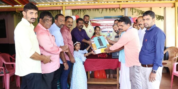 ಒಡ್ಯ: ಪ್ರಾಥಮಿಕ ಶಾಲೆಗೆ ಕಂಪ್ಯೂಟರ್ ಮತ್ತು ಶಾಲಾ ತೋಟಕ್ಕೆ ಕಲ್ಪವೃಕ್ಷ ಕೊಡುಗೆ