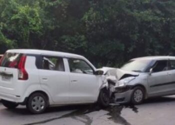 ಸುಳ್ಯ: ಎರಡು ಕಾರುಗಳ ಮಧ್ಯೆ ಪರಸ್ಪರ ಡಿಕ್ಕಿ: ಕಾರುಗಳು ಜಖಂ