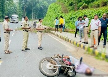 ಬೆಳ್ತಂಗಡಿ: ರಸ್ತೆಗೆ ಬಿದ್ದಿದ್ದ ಮರಕ್ಕೆ ಡಿಕ್ಕಿ ಹೊಡೆದು ಬೈಕ್ ಸವಾರ ಸ್ಥಳದಲ್ಲೆ ಸಾವು..!!