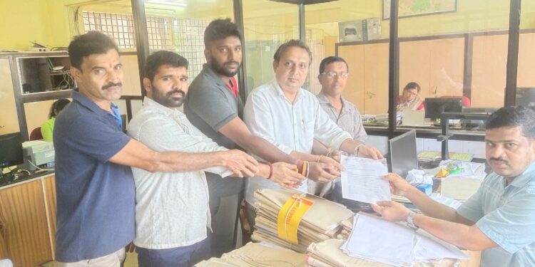 ದೇಶದಲ್ಲಿ ಹೆಚ್ಚುತ್ತಿರುವ ಇಸ್ಲಾಮಿಕ್ ಜಿಹಾದಿ ಧರ್ಮಾಂಧತೆ ಮತ್ತು ಹಿಂಸಾಚಾರದ ವಿರುದ್ಧ ಕ್ರಮ ಕೈಗೊಳ್ಳಲು ವಿಶ್ವ ಹಿಂದೂ ಪರಿಷತ್ ಬಜರಂಗದಳ ಪುತ್ತೂರು ವತಿಯಿಂದ ಮನವಿ