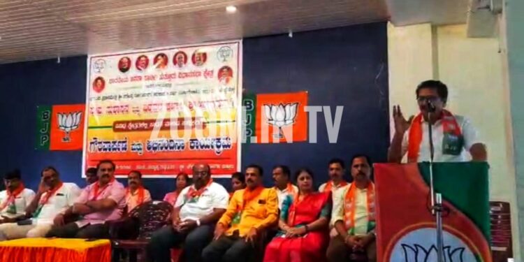 ಪುತ್ತೂರು: ಬಿಜೆಪಿ ಗ್ರಾಮಾಂತರ ಮತ್ತು ನಗರ ಮಂಡಲ ವತಿಯಿಂದ ವಿವಿಧ ಕ್ಷೇತ್ರದ ಸಾಧಕರಿಗೆ ಸನ್ಮಾನ ಕಾರ್ಯಕ್ರಮ: ಕಳೆದ 4 ವರ್ಷಗಳಲ್ಲಿ ಕ್ಷೇತ್ರಕ್ಕೆ ಕೇಂದ್ರ ಮತ್ತು ರಾಜ್ಯ ಸರ್ಕಾರಗಳಿಂದ 950 ಕೋಟಿ ರೂ. ಅನುದಾನ ಬಂದಿದೆ- ಮಠಂದೂರು