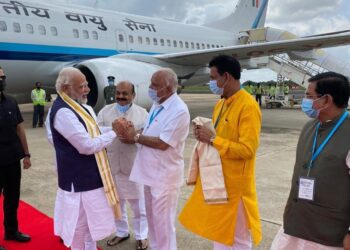 ಬೆಂಗಳೂರಿಗೆ ಬಂದಿಳಿದ ಪ್ರಧಾನಿ ಮೋದಿ: ಸಿಎಂ, ರಾಜ್ಯಪಾಲ, ಬಿಜೆಪಿ ರಾಜ್ಯಾಧ್ಯಕ್ಷರಿಂದ ಸ್ವಾಗತ