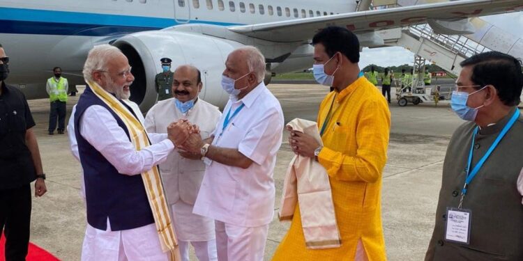 ಬೆಂಗಳೂರಿಗೆ ಬಂದಿಳಿದ ಪ್ರಧಾನಿ ಮೋದಿ: ಸಿಎಂ, ರಾಜ್ಯಪಾಲ, ಬಿಜೆಪಿ ರಾಜ್ಯಾಧ್ಯಕ್ಷರಿಂದ ಸ್ವಾಗತ