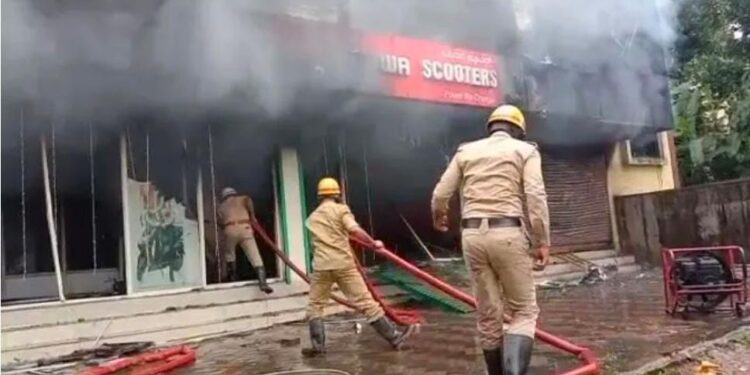 ಮಂಗಳೂರು: ದ್ವಿಚಕ್ರ ವಾಹನ ಶೋರೂಮ್ ನಲ್ಲಿ ಅಗ್ನಿ ಅವಘಡ..!!