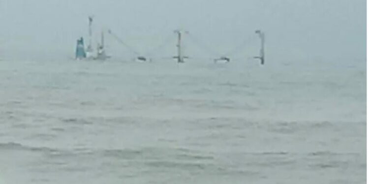 ಮಂಗಳೂರು: ಮುಳುಗಡೆಯಾದ ಹಡಗಿನಿಂದ ತೈಲ ಸೋರಿಕೆ: ಮೀನುಗಾರಿಕೆಗೆ ನಿಷೇಧ