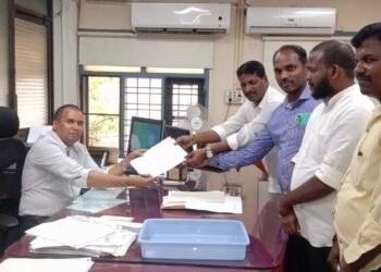 ಪುತ್ತೂರು: ವಾಸವಾಗಿರುವ ಜಾಗದ ಹಕ್ಕು ಪತ್ರವನ್ನು ದೊರಕಿಸಿಕೊಡುವಂತೆ ಪರಿಶಿಷ್ಟ ಕಾಲೋನಿ ನಿವಾಸಿಗಳಿಂದ ಜಿಲ್ಲಾಧಿಕಾರಿಗಳಿಗೆ ಮನವಿ