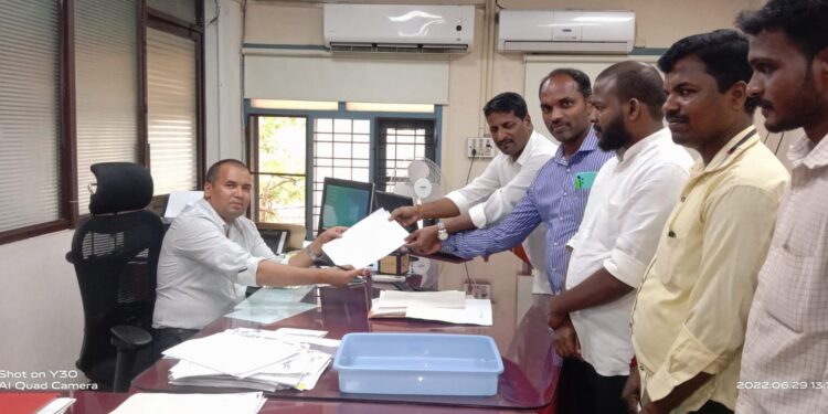 ಪುತ್ತೂರು: ವಾಸವಾಗಿರುವ ಜಾಗದ ಹಕ್ಕು ಪತ್ರವನ್ನು ದೊರಕಿಸಿಕೊಡುವಂತೆ ಪರಿಶಿಷ್ಟ ಕಾಲೋನಿ ನಿವಾಸಿಗಳಿಂದ ಜಿಲ್ಲಾಧಿಕಾರಿಗಳಿಗೆ ಮನವಿ