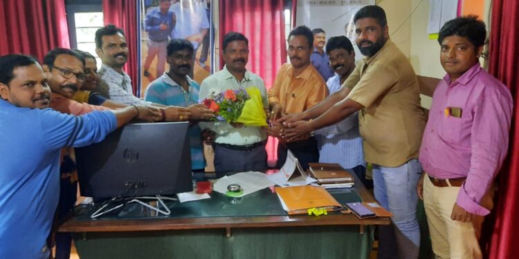 ಪುತ್ತೂರು: ಕ್ಷೇತ್ರ ಶಿಕ್ಷಣಾಧಿಕಾರಿಗಳಾದ ಲೋಕೇಶ್ ಸಿ ರವರಿಗೆ ಹಾರಾಡಿ ಶಾಲೆಯಿಂದ ಗೌರವಾರ್ಪಣೆ