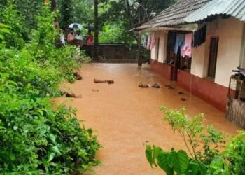 ವಿಟ್ಲ: ಮಳೆ ಅಬ್ಬರ: ಹಲವು ಮನೆಗಳು ಜಲಾವೃತ:; ಜನ ಜೀವನ ಅಸ್ತವ್ಯಸ್ತ