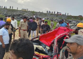 ಮರವಂತೆ ಬೀಚ್ ಗೆ ಬಿದ್ದ ಕಾರು: ಓರ್ವ ಸಾವು: ಇನ್ನೋರ್ವ ನಾಪತ್ತೆ