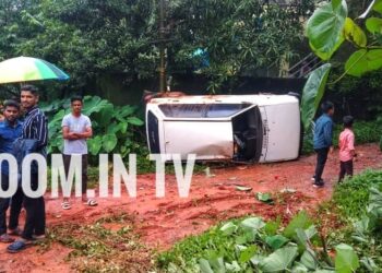 ವಿಟ್ಲ: ನಿಯಂತ್ರಣ ತಪ್ಪಿ: ರಸ್ತೆ ಬದಿಯ ಚರಂಡಿಗೆ ಜಿಗಿದ ಕಾರು: ಚಾಲಕ ಅಪಾಯದಿಂದ ಪಾರು