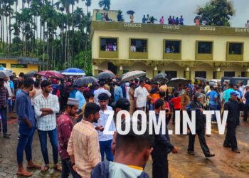 ಬೈತಡ್ಕ: ಕಾರಿನಲ್ಲಿದ್ದವರಿಗಾಗಿ ಮುಂದುವರಿದ ಶೋಧ ಕಾರ್ಯ: ವೀಕ್ಷಣೆಗೆ ಜನ ಸಾಗರ: ರಸ್ತೆಯುದ್ದಕ್ಕೂ ಸಾಲುಗಟ್ಟಿ ನಿಂತ ವಾಹನಗಳು