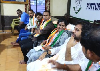ಪುತ್ತೂರು: ಬ್ಲಾಕ್ ಕಾಂಗ್ರೆಸ್ ಕಚೇರಿಗೆ ರಾಷ್ಟ್ರೀಯ ಯುವ ಕಾಂಗ್ರೆಸ್ ಪದಾಧಿಕಾರಿ ತೇಜಸ್ವಿ ಮಂಜ್ರೇಕರ್ ಭೇಟಿ: ಬಣ ರಾಜಕೀಯದ ಗೊಂದಲ ಮತ್ತೆ ಚರ್ಚೆಗೆ..!! ಅಸಮಾಧಾನ ಹೊರ ಹಾಕಿದ ಯೂತ್ ಕಾರ್ಯಕರ್ತರು..!!