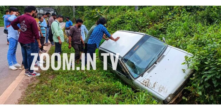 ಪುತ್ತೂರು: ಬೈಪಾಸ್ ರಸ್ತೆಯಲ್ಲಿ ನಿಯಂತ್ರಣ ತಪ್ಪಿ ಹೊಂಡಕ್ಕೆ ಬಿದ್ದ ಕಾರು..!!