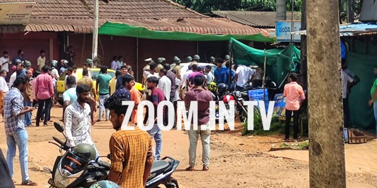 ಬೆಳ್ಳಾರೆ: ಬಿಗುವಿನ ವಾತಾವರಣ ನಿರ್ಮಾಣ ಹಿನ್ನೆಲೆ: ಲಘು ಲಾಠಿ ಪ್ರಹಾರ ಮಾಡಿದ ಪೊಲೀಸರು: ಓರ್ವ ವ್ಯಕ್ತಿಗೆ ಗಾಯ