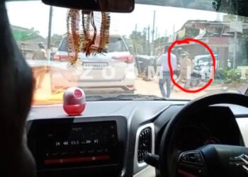 ಲಾಠಿಚಾರ್ಜ್ ವೇಳೆ ಕಾರ್ಯಕರ್ತರ ಮೇಲೆ ಪೊಲೀಸ್ ಸಿಬ್ಬಂದಿಯೋರ್ವರಿಂದ ಹೆಲ್ಮೆಟ್ ನಿಂದ ಹಲ್ಲೆ : ಪೊಲೀಸ್ ಸಿಬ್ಬಂದಿಯನ್ನು ಅಮಾನತುಗೊಳಿಸುವಂತೆ ಹಿಂದೂ ಸಂಘಟನೆಗಳ ಒತ್ತಾಯ
