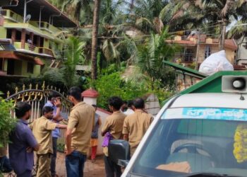 ಪುತ್ತೂರು: ಕಸ ವಿಂಗಡಣೆ ಮಾಡಿ ಕೊಡುವಂತೆ ಹೇಳಿದ್ದಕ್ಕೆ ವಾಹನ ಕೀ ಕಿತ್ತು ಗಲಾಟೆ: ಮನೆ ಮುಂದೆ ಪ್ರತಿಭಟನೆ ನಡೆಸಿದ ಪೌರ ಕಾರ್ಮಿಕರು