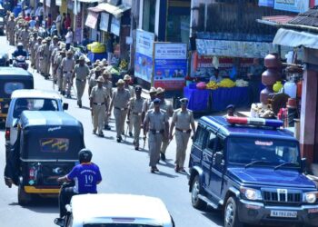 ಕರಾವಳಿಯಲ್ಲಿ ಅಹಿತಕರ ಘಟನೆ ಹಿನ್ನೆಲೆ: ಸಾರ್ವಜನಿಕರಲ್ಲಿ ಆತ್ಮಸ್ಥೈರ್ಯ ತುಂಬಲು ವಿಟ್ಲದಲ್ಲಿ ಪೊಲೀಸರಿಂದ ರೂಟ್ ಮಾರ್ಚ್