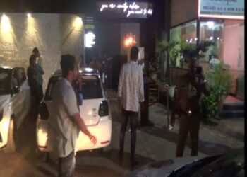 ಮಂಗಳೂರು: ತುಂಡು ಉಡುಗೆ ಧರಿಸಿ ಮೋಜು ಮಸ್ತಿಯಲ್ಲಿ ತೊಡಗಿದ್ದ ವಿದ್ಯಾರ್ಥಿಗಳಿಗೆ ಶಾಕ್ ನೀಡಿದ ಬಜರಂಗದಳ ಕಾರ್ಯಕರ್ತರು..!! ಪಬ್ ಗೆ ದಾಳಿ ಪಾರ್ಟಿಗೆ ತಡೆ