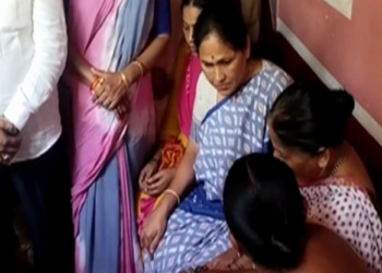 ಪ್ರವೀಣ್ ನೆಟ್ಟಾರು ಮನೆಗೆ ಶೋಭಾ ಕರಂದ್ಲಾಜೆ ಭೇಟಿ: ಕುಟುಂಬಸ್ಥರಿಗೆ ಸಾಂತ್ವನ, 5 ಲಕ್ಷ ಪರಿಹಾರ