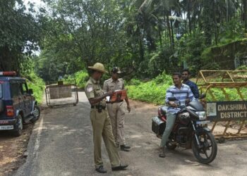 ವಿಟ್ಲ: ಕೇರಳ ಗಡಿ ಭಾಗದಲ್ಲಿ ಕಟ್ಟೆಚ್ಚರ: ಮುಂದುವರಿದ ವಾಹನ ತಪಾಸಣೆ