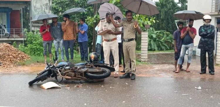 ಕಡಬ: ಬೈಕ್-ಕಾರು ನಡುವೆ ಡಿಕ್ಕಿ: ಬೈಕ್ ಸವಾರರಿಗೆ ಗಾಯ, ಆಸ್ಪತ್ರೆಗೆ ದಾಖಲು..!!