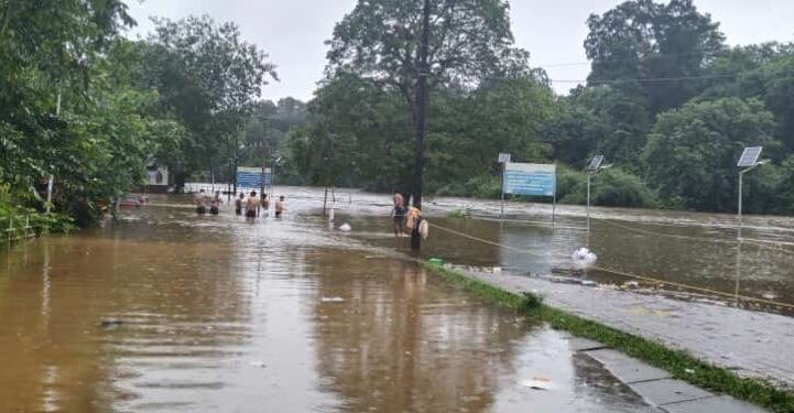 ಮೊದಲ ವರ್ಷಧಾರೆಗೆ ಮುಳುಗಡೆಗೊಂಡ ಕುಕ್ಕೆ ಸುಬ್ರಹ್ಮಣ್ಯದ ಕುಮಾರಧಾರ ಸ್ನಾನಘಟ್ಟ