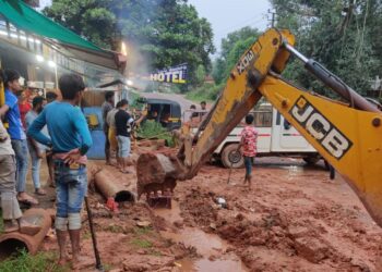ಸಾಲೆತ್ತೂರು: ಫಾಸ್ಟ್ ಫುಡ್ ಅಂಗಡಿ ಸಮೀಪ ಸೂಕ್ತ ರೀತಿಯಲ್ಲಿ ಚರಂಡಿ, ಮೋರಿ ನಿರ್ಮಾಣ: ವರದಿಗೆ ಸ್ಪಂದಿಸಿದ ಪಿಡಬ್ಲ್ಯೂಡಿ ಅಧಿಕಾರಿ ವರ್ಗ ಮತ್ತು ಗುತ್ತಿಗೆದಾರರು