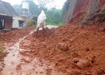 ಭಾರೀ ಮಳೆಗೆ ಕುದ್ರಿಯದಲ್ಲಿ ಗುಡ್ಡ ಕುಸಿತ: ರಸ್ತೆ ಸಂಪರ್ಕ ಕಡಿತ