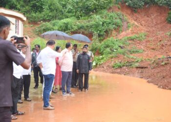 ಬಂಟ್ವಾಳ: ಗುಡ್ಡ ಜರಿದು ಕಾರ್ಮಿಕರು ಮೃತಪಟ್ಟ ಸ್ಥಳಕ್ಕೆ ಸಚಿವ ಸುನಿಲ್ ಕುಮಾರ್ ಹಾಗೂ‌ ಶಾಸಕ‌ ರಾಜೇಶ್ ನಾಯ್ಕ್ ಭೇಟಿ