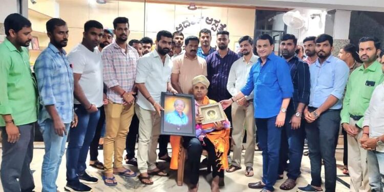 ಪುತ್ತೂರು: ವಿಜಯಸಾಮ್ರಾಟ್ ಸಂಸ್ಥೆ ವತಿಯಿಂದ ಡಾ.ಎಂ.ಕೆ ಪ್ರಸಾದ್ ರವರಿಗೆ ಗೌರವಾರ್ಪಣೆ