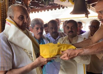 ಪುತ್ತೂರು ಶ್ರೀ ಮಹಾಲಿಂಗೇಶ್ವರ ದೇವಾಲಯದಲ್ಲಿ ಡಾ. ಎಂ.ಕೆ. ಪ್ರಸಾದ್ ರವರಿಗೆ ಗೌರವಾರ್ಪಣೆ
