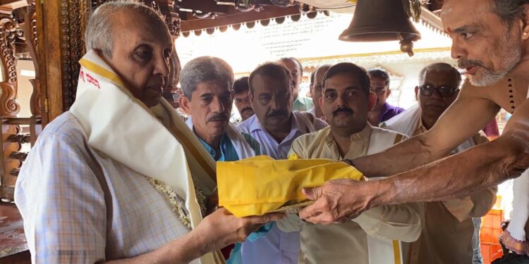 ಪುತ್ತೂರು ಶ್ರೀ ಮಹಾಲಿಂಗೇಶ್ವರ ದೇವಾಲಯದಲ್ಲಿ ಡಾ. ಎಂ.ಕೆ. ಪ್ರಸಾದ್ ರವರಿಗೆ ಗೌರವಾರ್ಪಣೆ