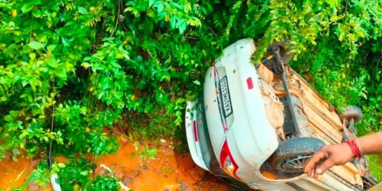 ಬಂಟ್ವಾಳ: ನಿಯಂತ್ರಣ ತಪ್ಪಿ ಕಮರಿಗೆ ಉರುಳಿದ ಕಾರು: ಆರು ತಿಂಗಳ ಮಗು ಸಹಿತ ಪ್ರಯಾಣಿಕರು ಪಾರು